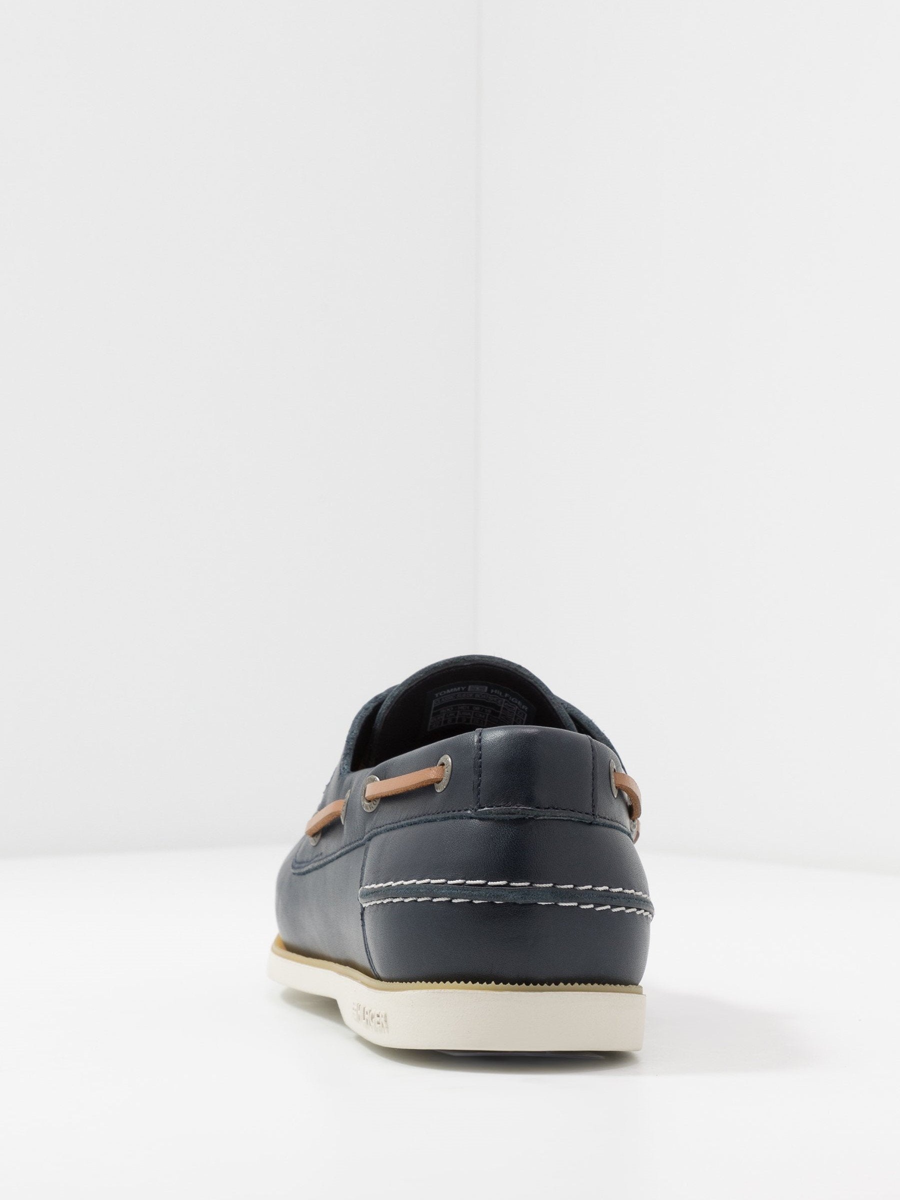 tommy hilfiger classic leather boat shoe4