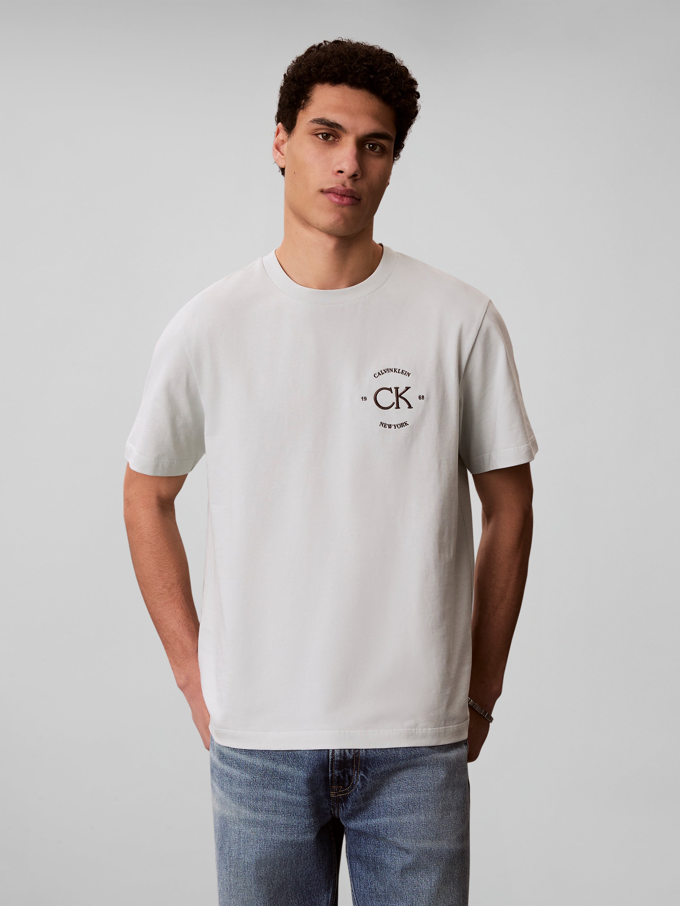Calvin Klein Embroidered Logo T-shirt RE825G