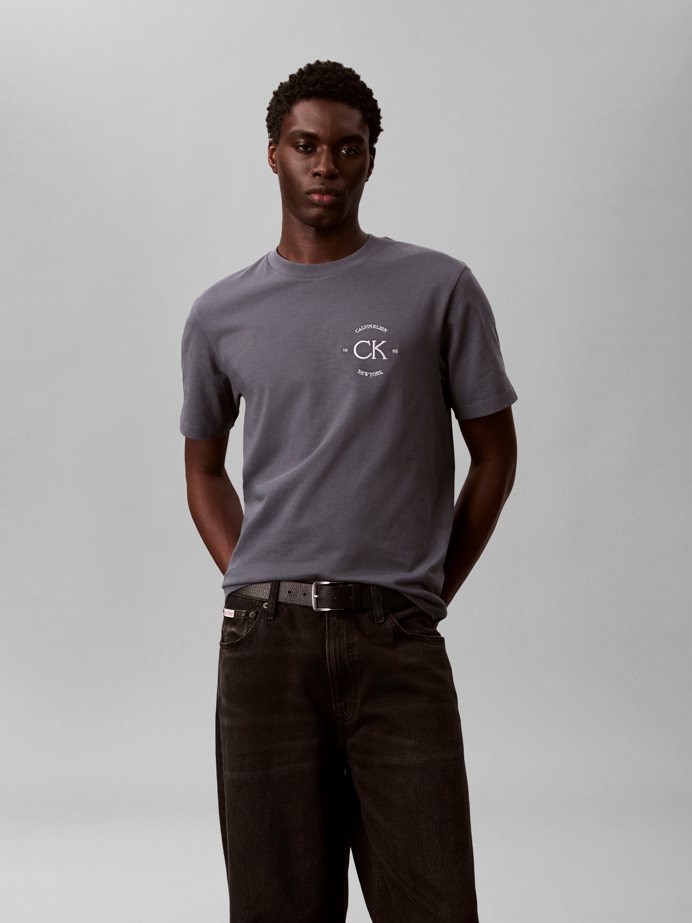 Calvin Klein Embroidered Logo T-shirt RE825G