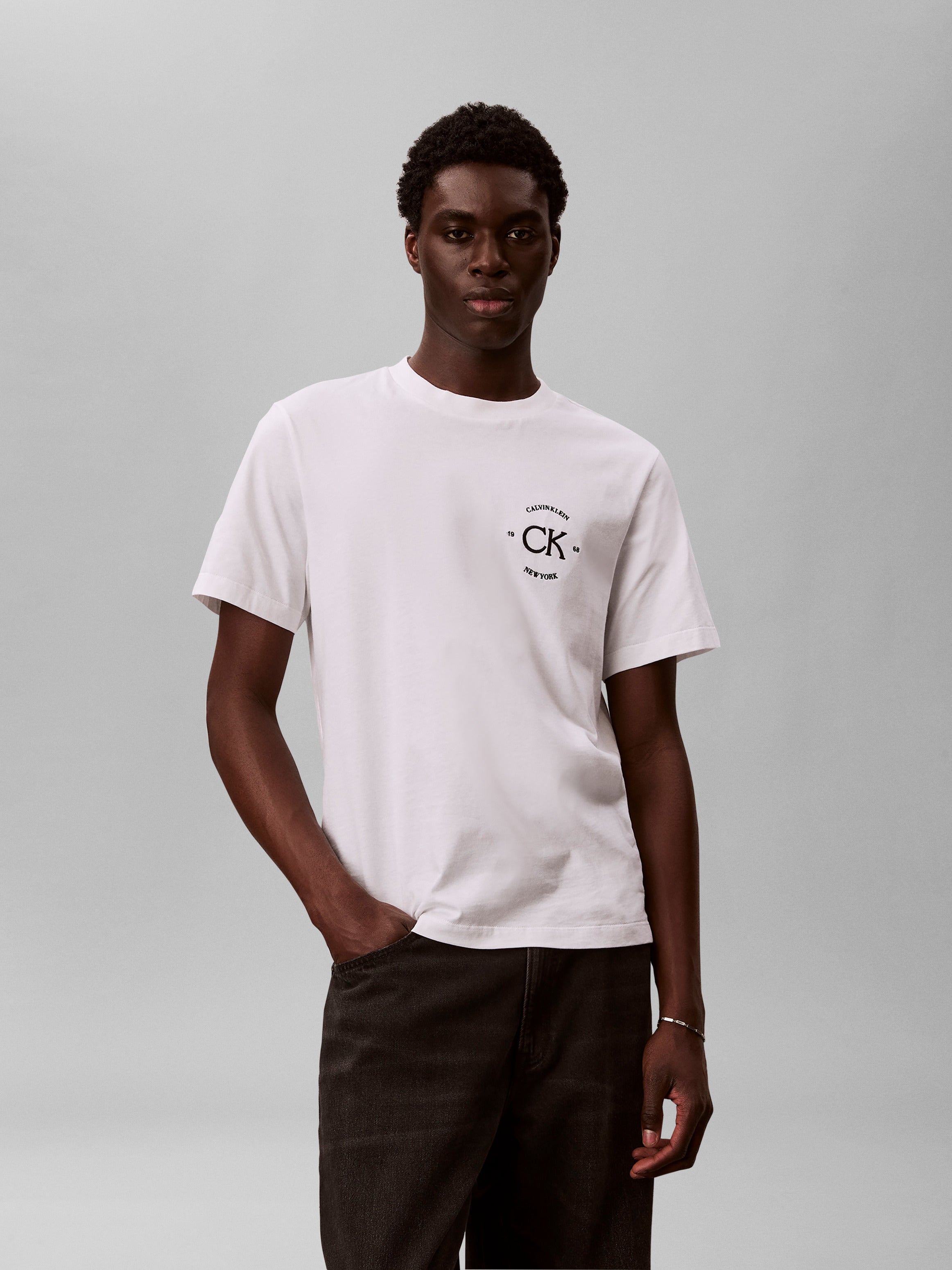 Calvin Klein Embroidered Logo T-shirt RE825G
